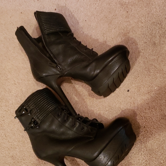Sam Edelman platform booties. A ribbed, buckled zip up boot - Picture 3 of 10